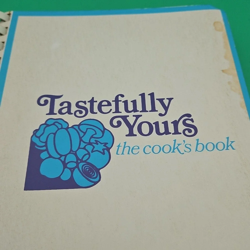 Tastefully Yours Cookbook Vintage 1975 700 Recipes‎ Book